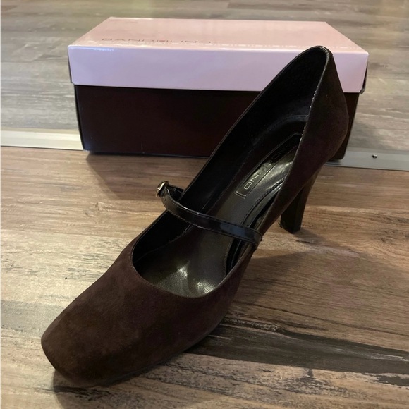 Bandolino Dark Brown Suede Heels With Buckle Strap, Size 8 - Picture 9 of 12
